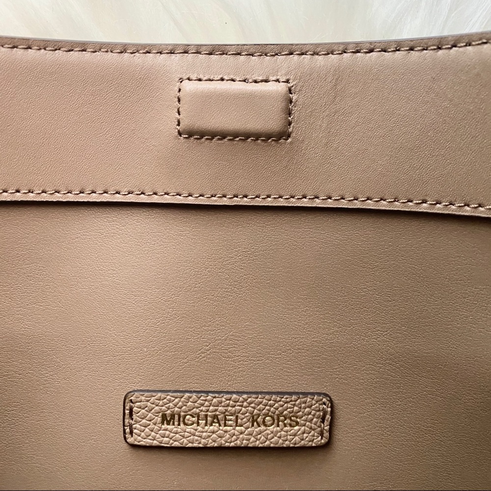 NWT Large Michael Kors Bucket Bag - Picture 6 of 8